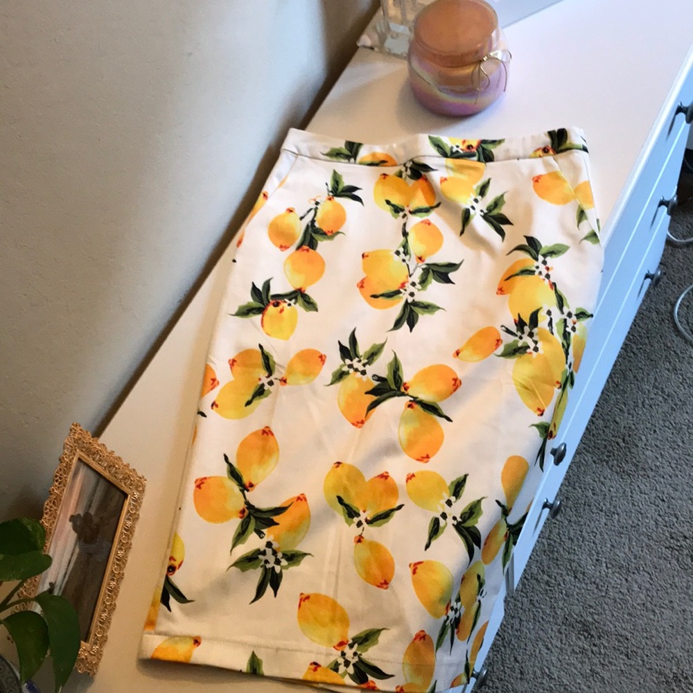 Lemon print pencil skirt